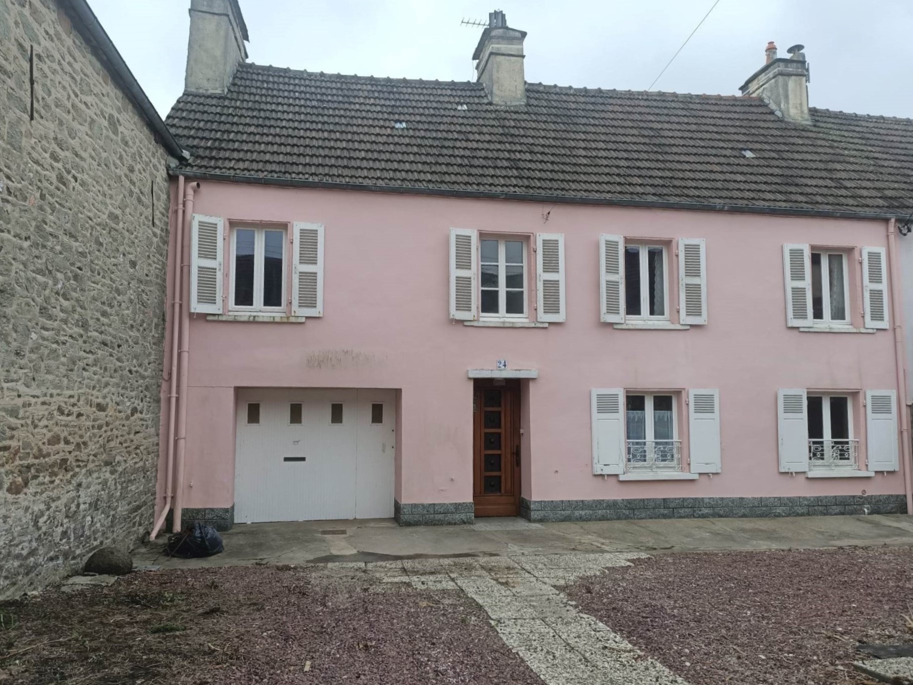 Cherbourg-en-Cotentin, Tourlaville, maison en pierres de 115 m² avec terrain et dépendances