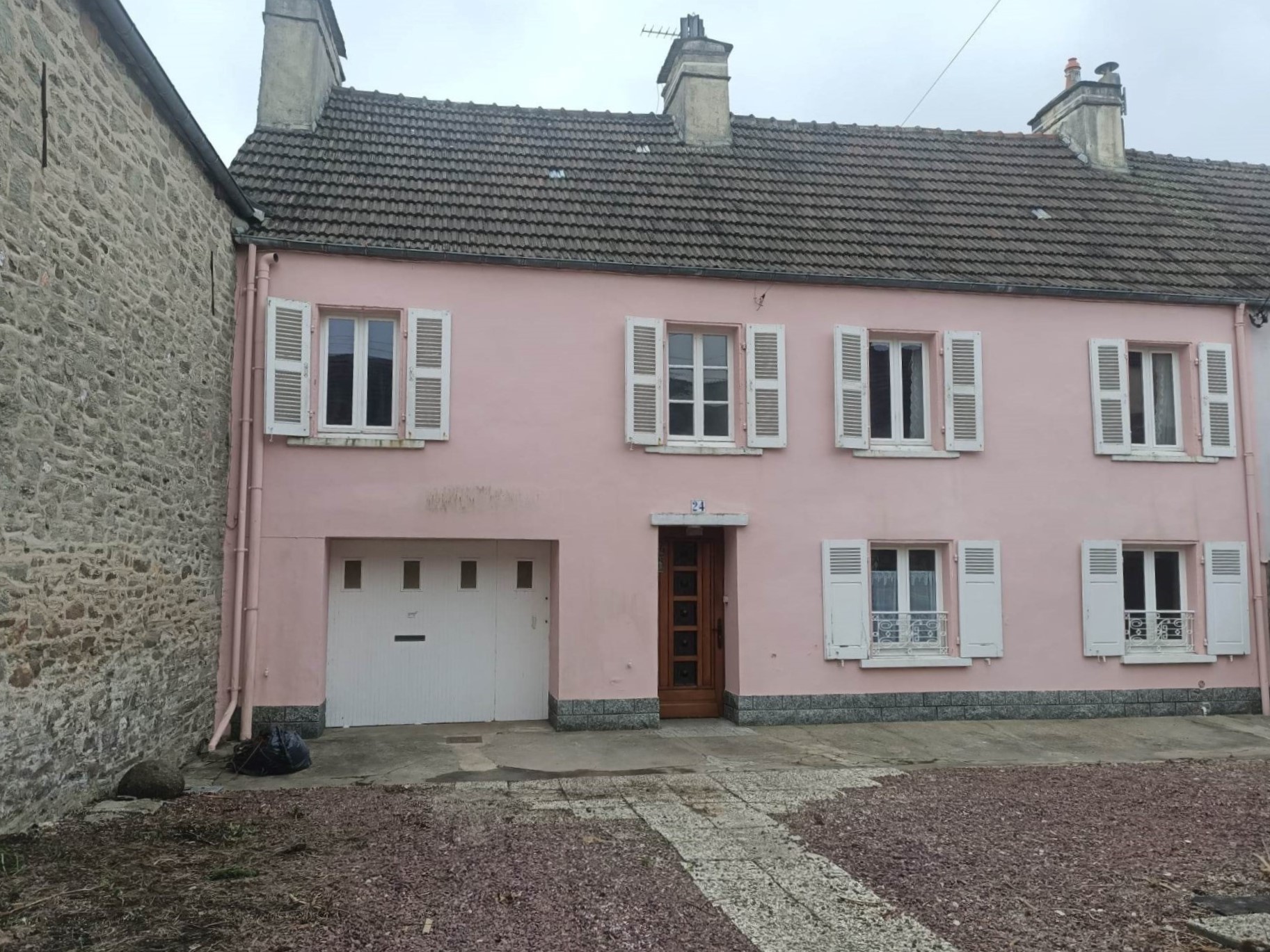 Cherbourg-en-Cotentin, Tourlaville, maison en pierres de 115 m² avec terrain et dépendances